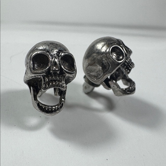 Silver Gothic Skull Earrings with moving Jaw - Picture 3 of 5